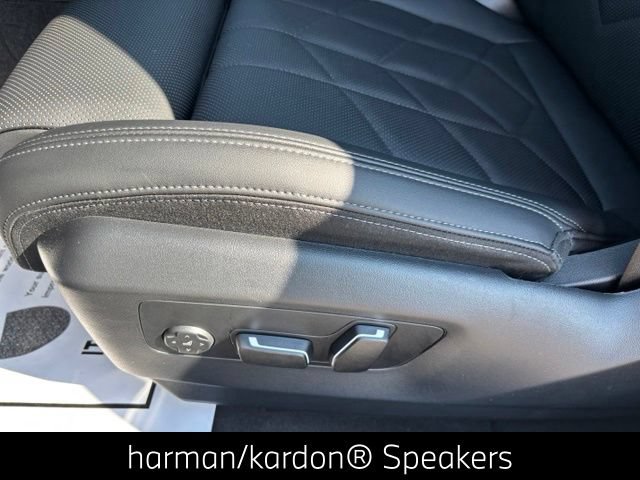 Used 2026 BMW 550e xDrive AWD/4WD image 16