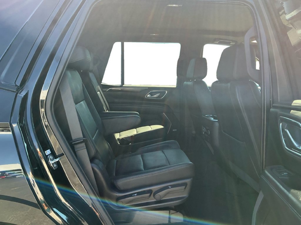 Used 2021 Chevrolet Tahoe Z71 w/ Luxury Package AWD/4WD image 23