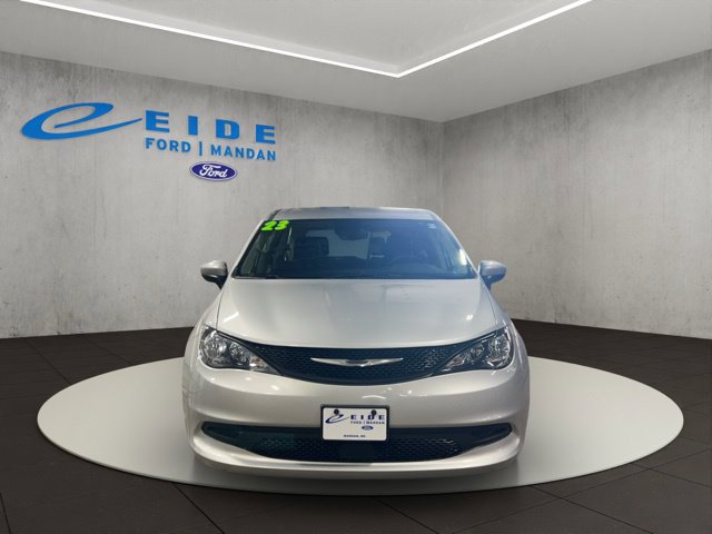 Used 2023 Chrysler Voyager LX FWD image 3
