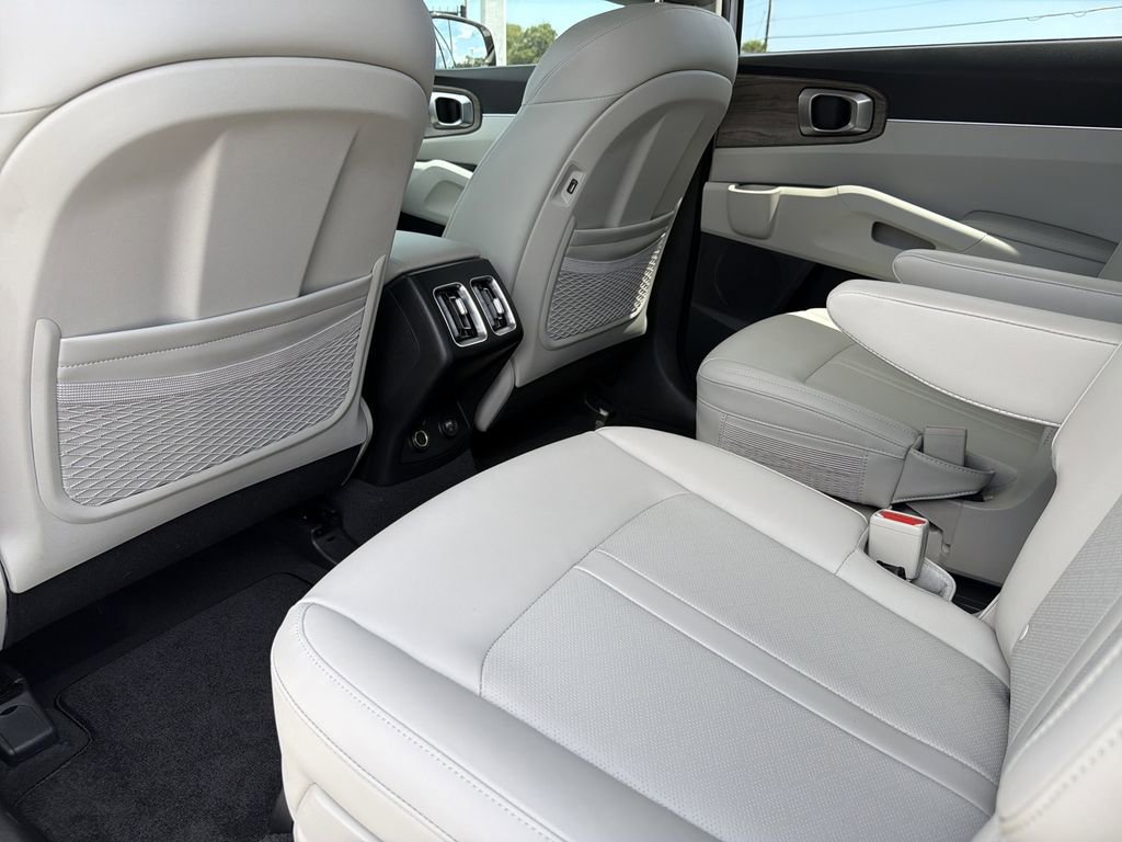 Used 2023 Kia Sorento EX FWD image 20