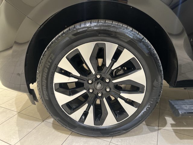 Certified 2025 Ford Expedition Platinum w/ Driver's Package AWD/4WD image 31