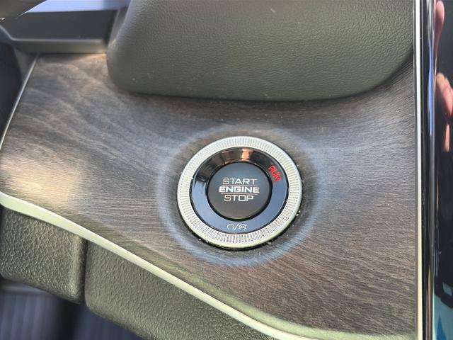 Used 2023 Jeep Grand Cherokee Limited AWD/4WD image 8