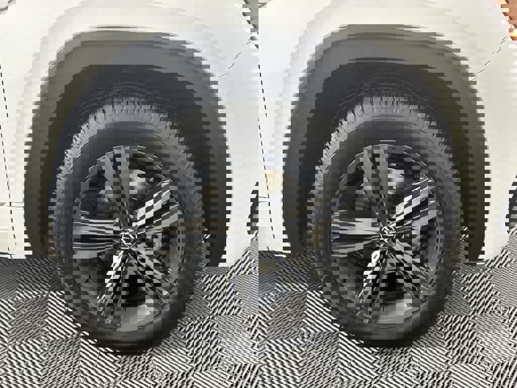 Used 2022 Volkswagen Atlas Cross Sport SEL R-Line image 19