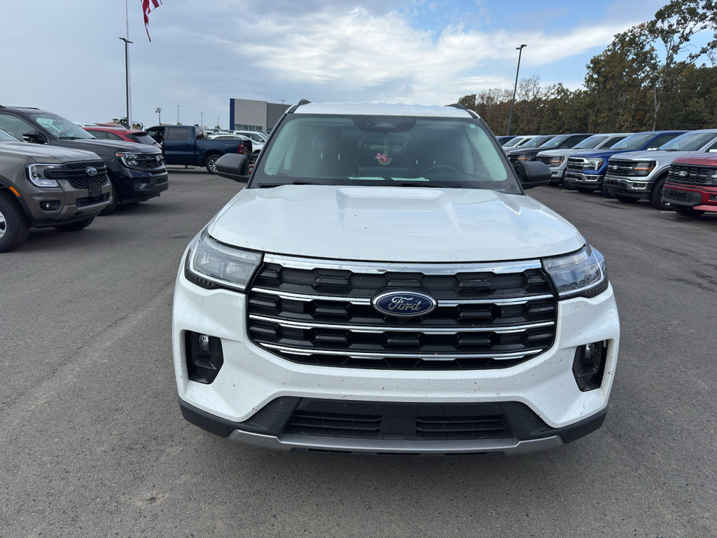 Certified 2025 Ford Explorer Active w/ Active Comfort Package RWD image 2