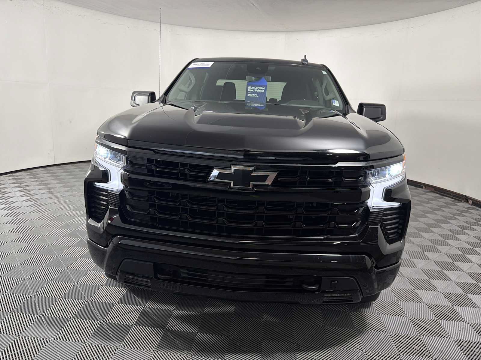 Used 2023 Chevrolet Silverado 1500 RST RWD image 3
