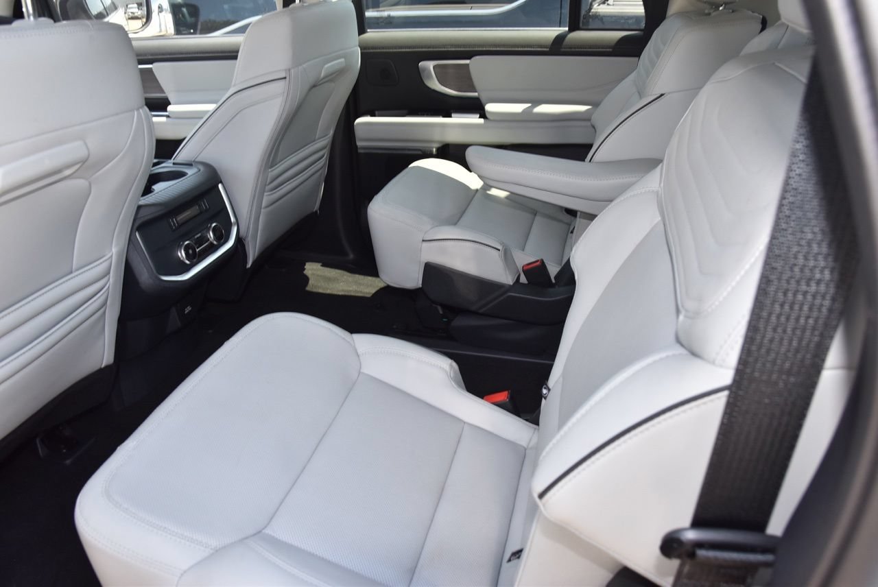 Certified 2025 Ford Expedition Max Platinum w/ Platinum Ultimate Package AWD/4WD image 10
