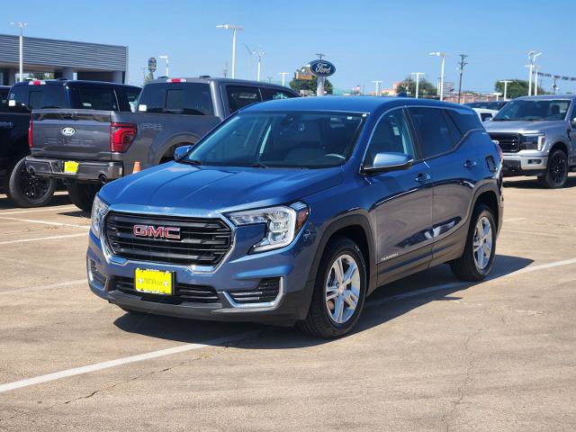 Used 2024 GMC Terrain SLE w/ Fleet Convenience Package FWD image 3