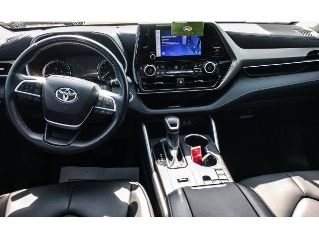 Used 2023 Toyota Highlander XLE FWD image 18