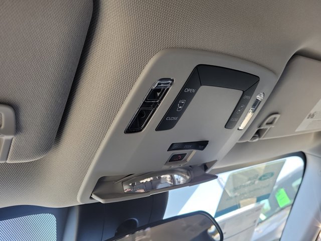 Used 2025 Toyota Sienna LE AWD/4WD image 24