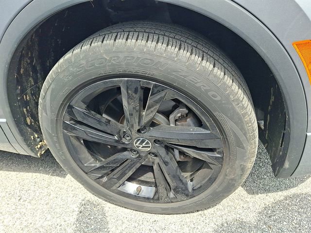 Used 2024 Volkswagen Tiguan SE R-Line AWD/4WD image 9