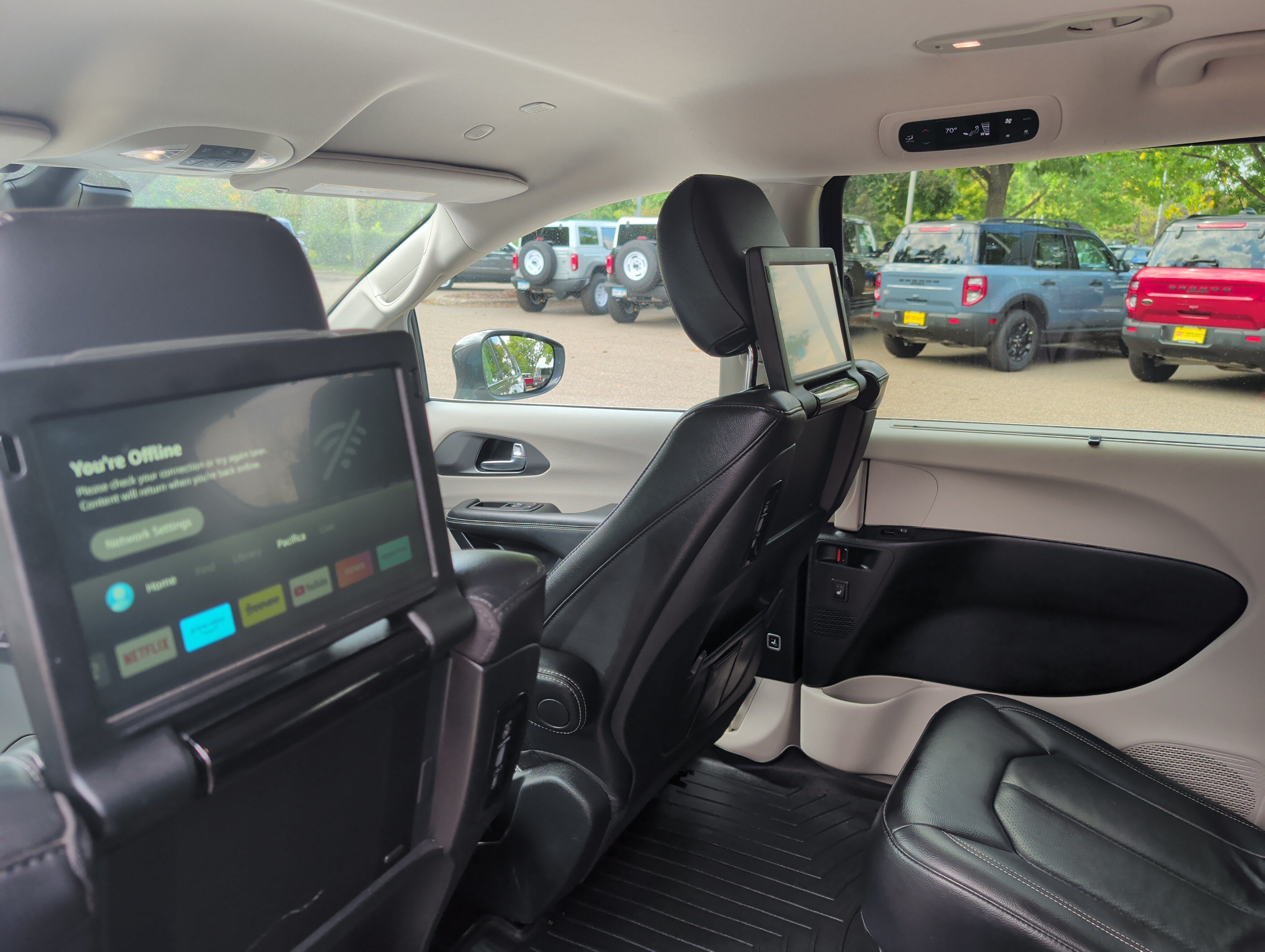 Used 2022 Chrysler Pacifica Touring-L w/ Uconnect Theater Family Group AWD/4WD image 21