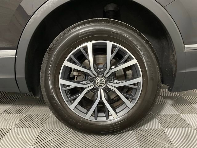 Used 2020 Volkswagen Tiguan SE w/ Panoramic Sunroof Package image 10