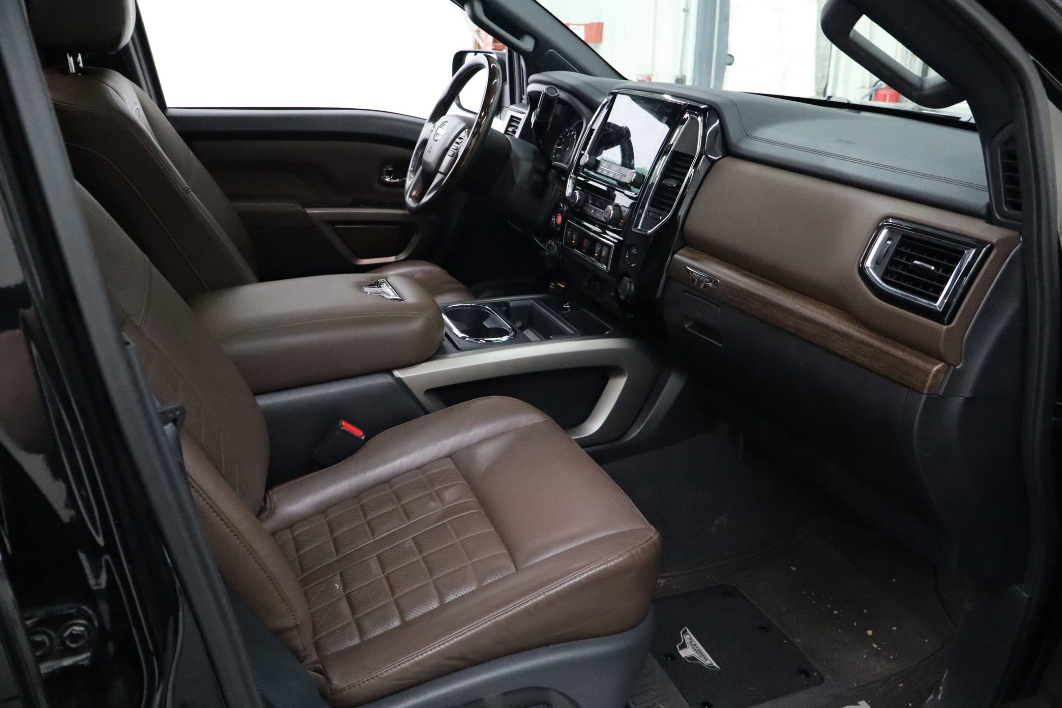 Used 2021 Nissan Titan Platinum Reserve w/ Moonroof Package image 35