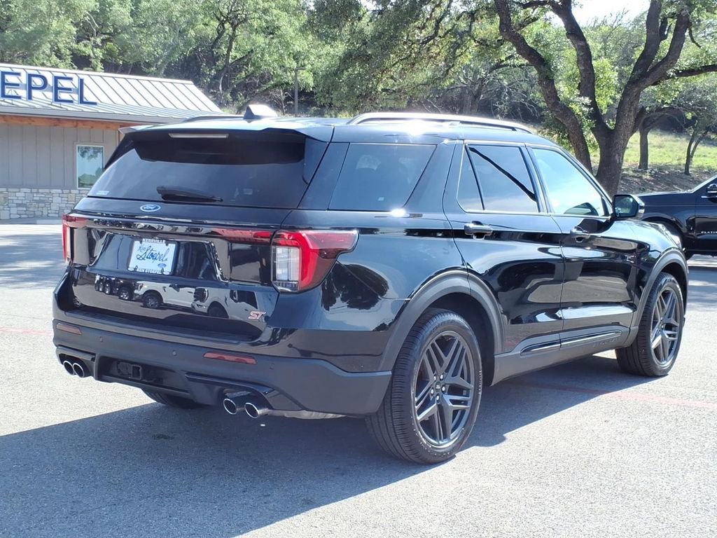 Certified 2025 Ford Explorer ST RWD image 10