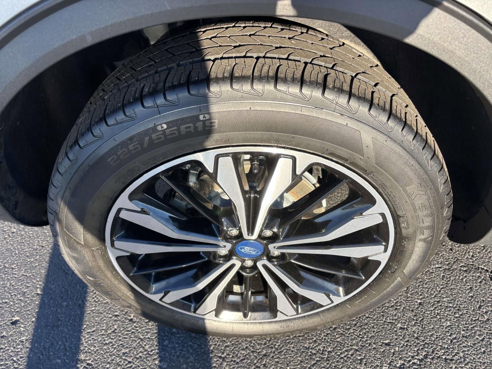 Certified 2022 Ford Escape SE w/ SE Sport Appearance Package image 12