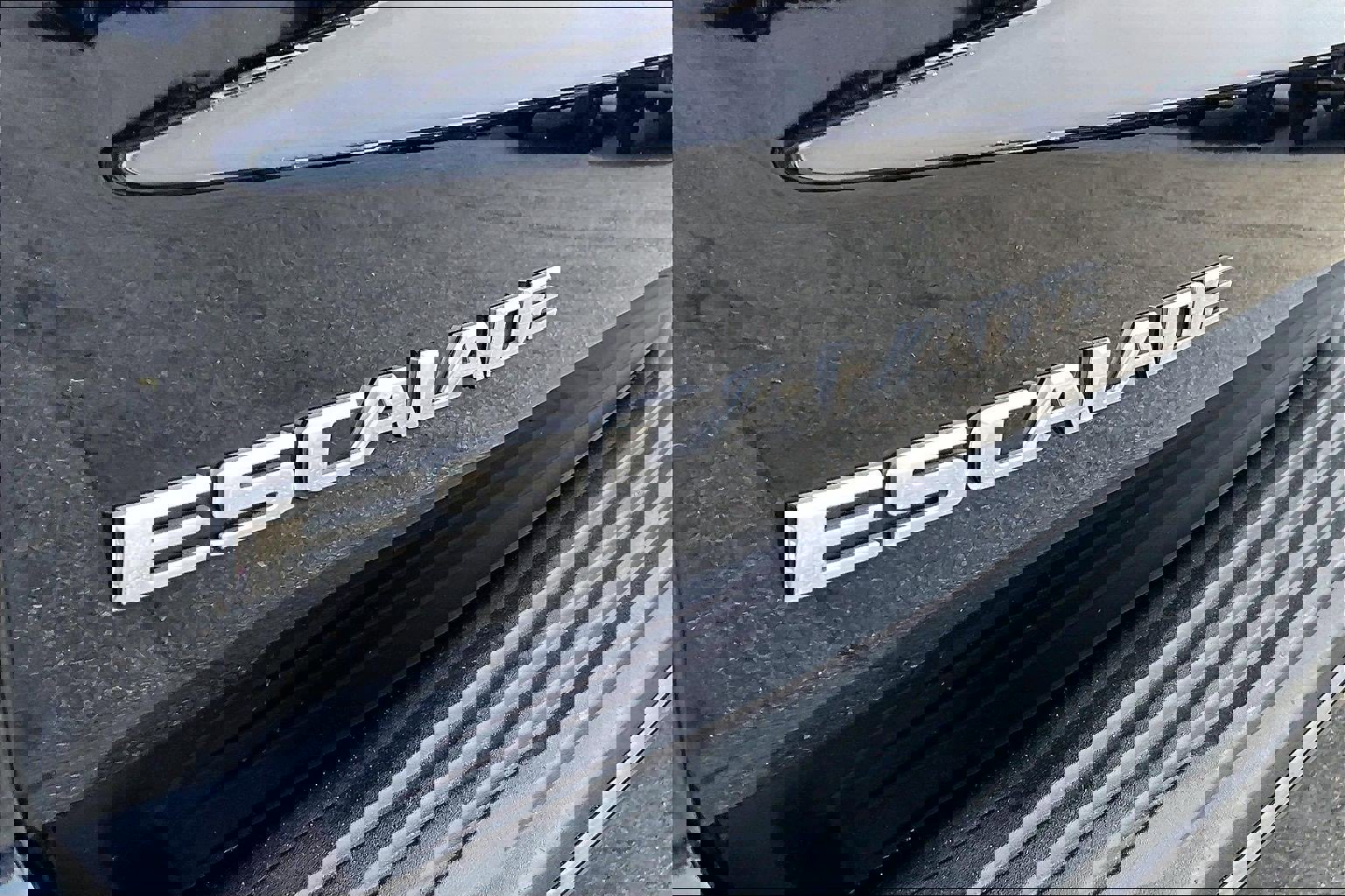 Used 2023 Cadillac Escalade Premium Luxury image 8