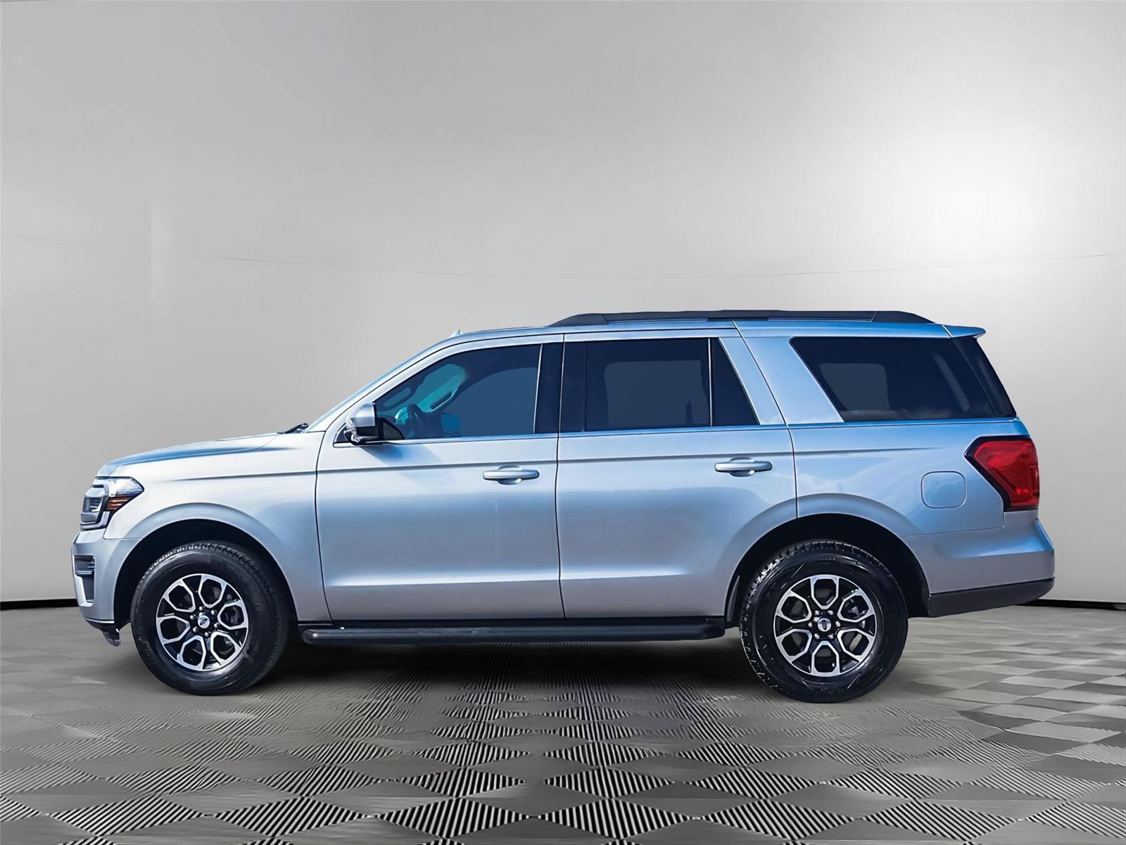 Certified 2022 Ford Expedition XLT RWD image 6