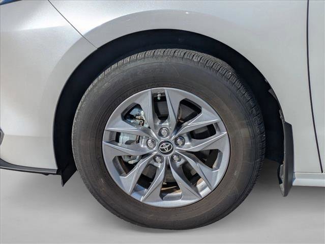 Used 2024 Toyota Sienna XLE image 21