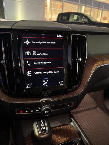 Used 2021 Volvo XC60 T5 Momentum w/ Protection Package Premier image 10