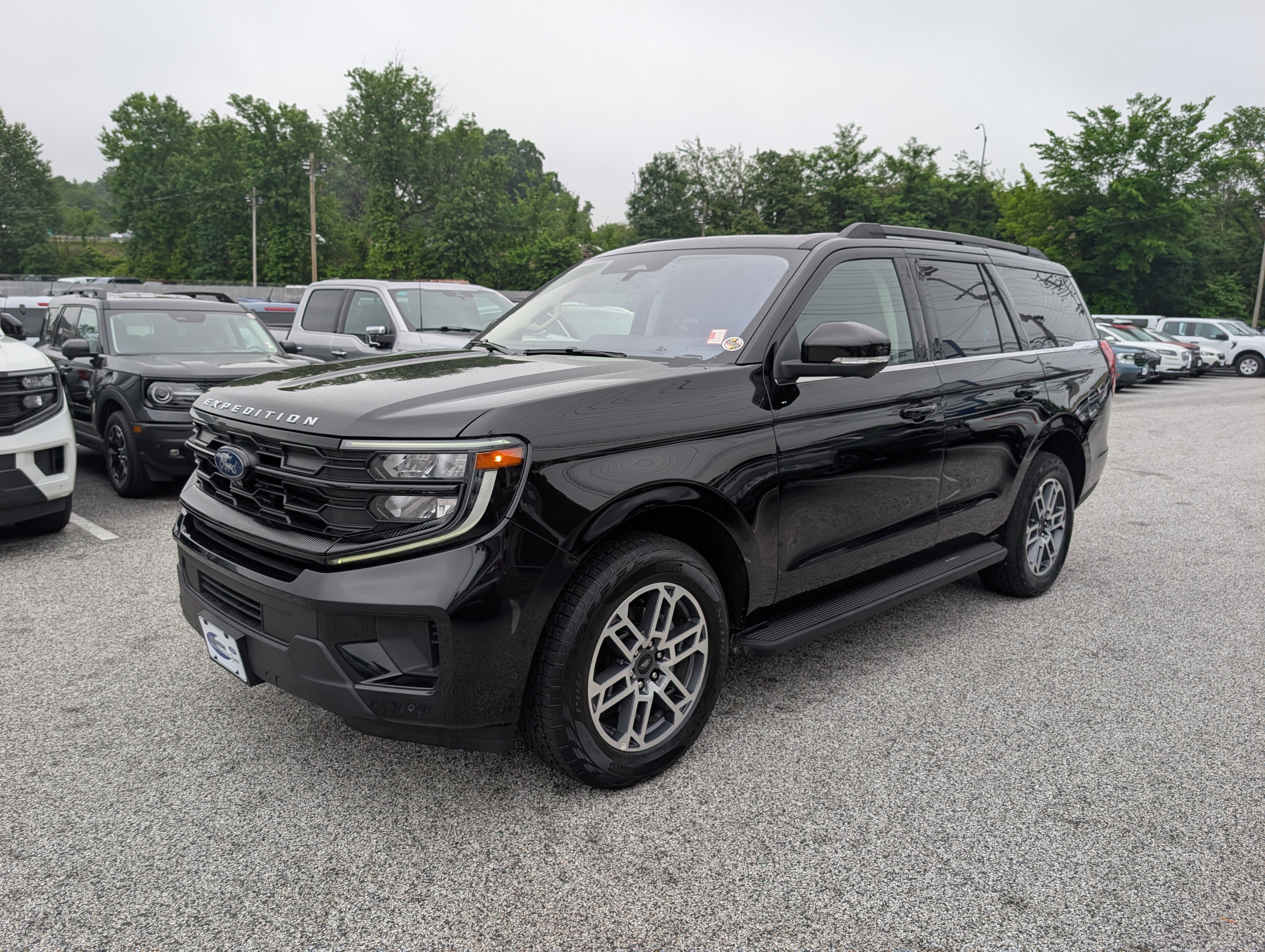 Certified 2025 Ford Expedition Active AWD/4WD image 2