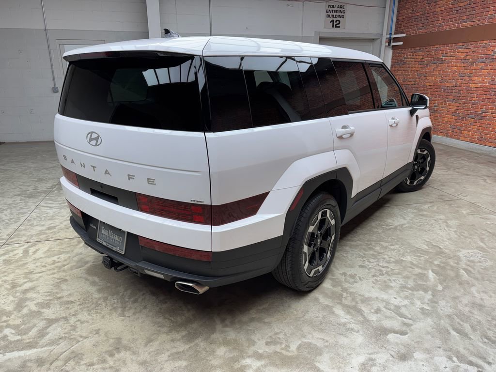 Used 2025 Hyundai Santa Fe SE w/ Tow & Go Package AWD/4WD image 5