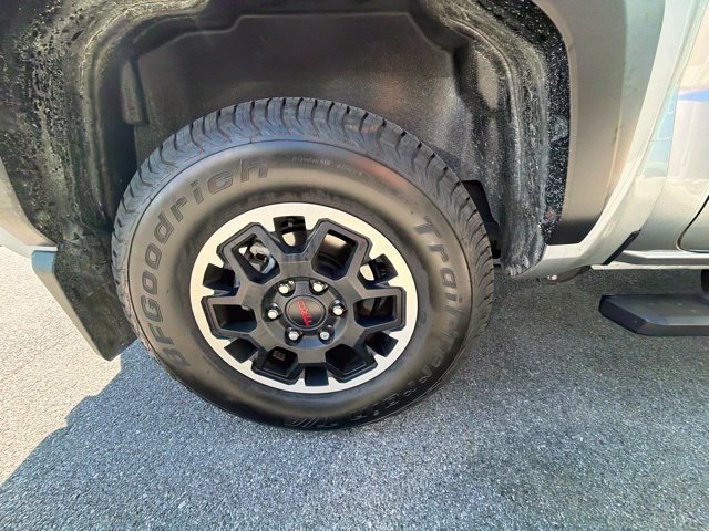 Used 2025 Toyota Tacoma TRD Off-Road w/ TRD Off Road Upgrade Package AWD/4WD image 28