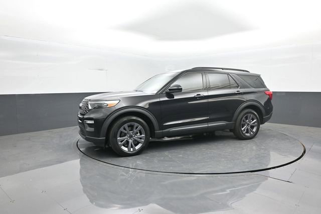 Certified 2022 Ford Explorer XLT w/ Equipment Group 202A AWD/4WD image 4