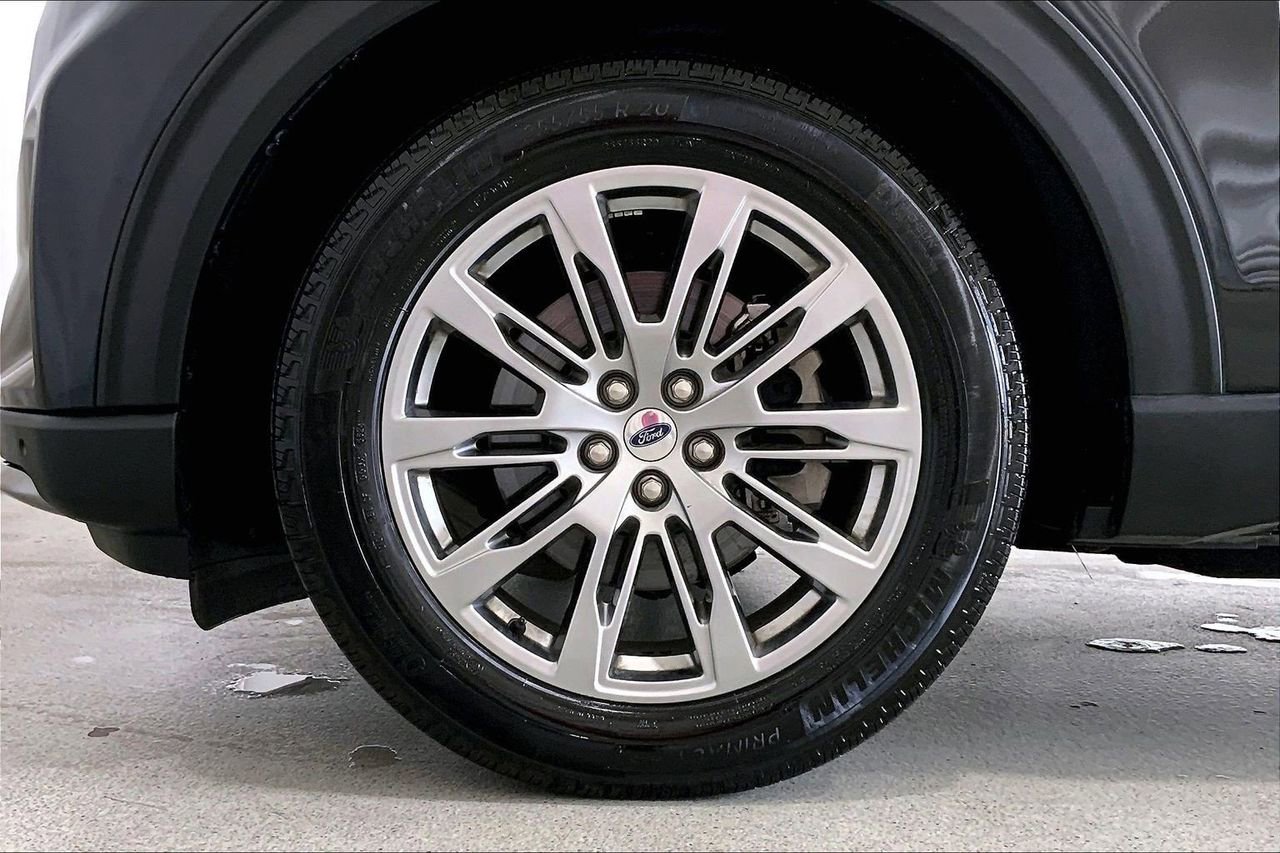 Certified 2025 Ford Explorer Platinum RWD image 8