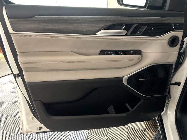 Used 2024 Jeep Wagoneer Series II w/ Flexible Seating Group RWD image 11