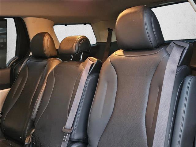 Used 2024 Kia Carnival EX FWD image 17