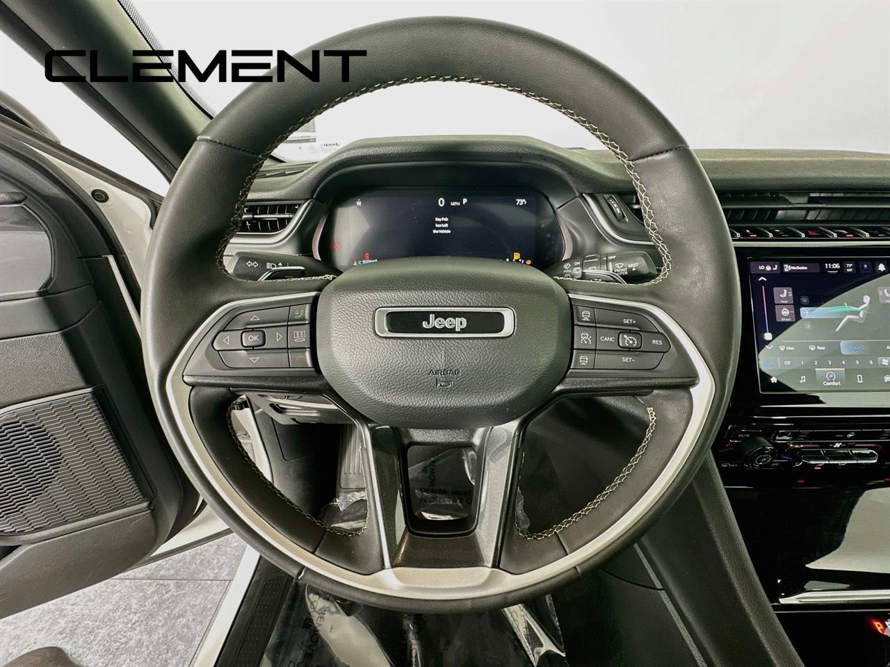 Used 2023 Jeep Grand Cherokee Altitude AWD/4WD image 15
