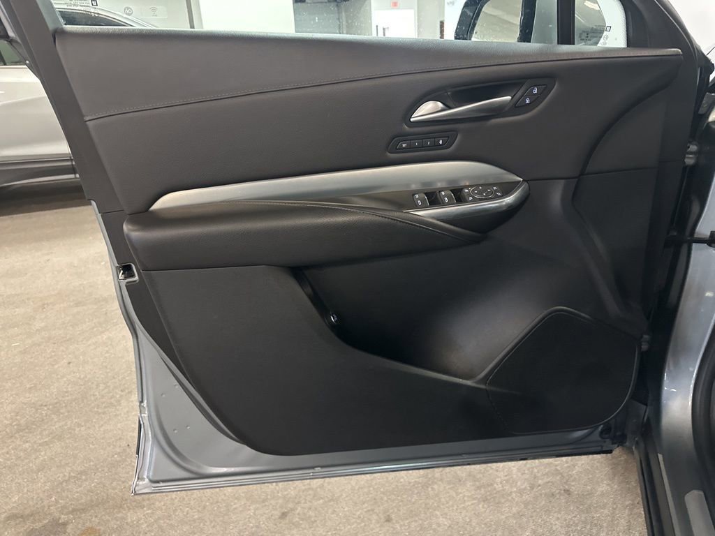 Used 2023 Cadillac XT4 Premium Luxury image 17
