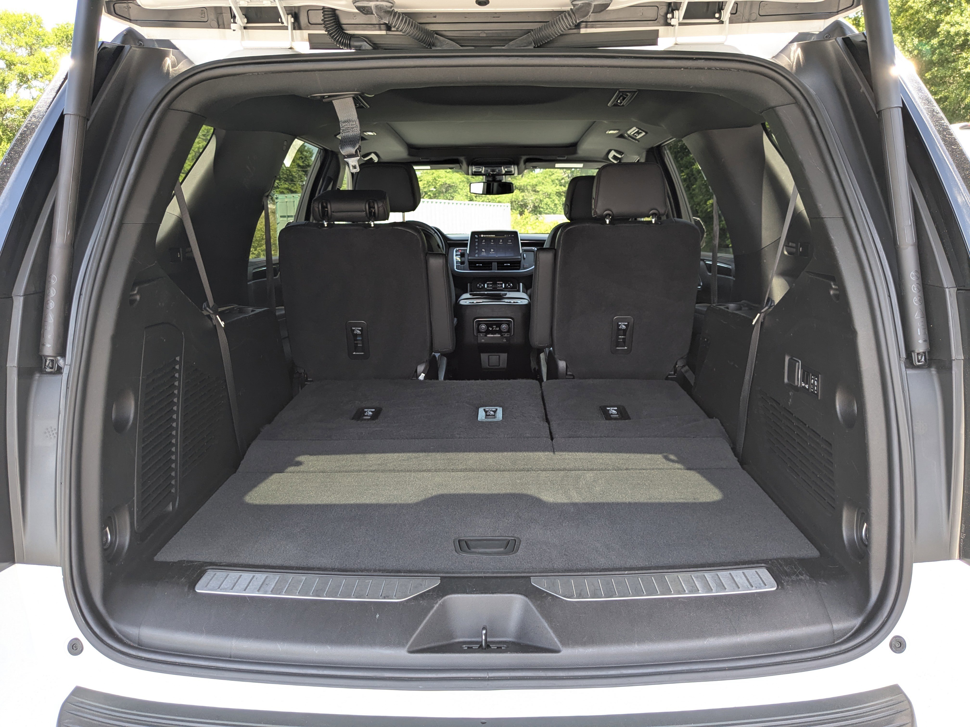 Used 2022 Chevrolet Tahoe RST w/ Luxury Package RWD image 11