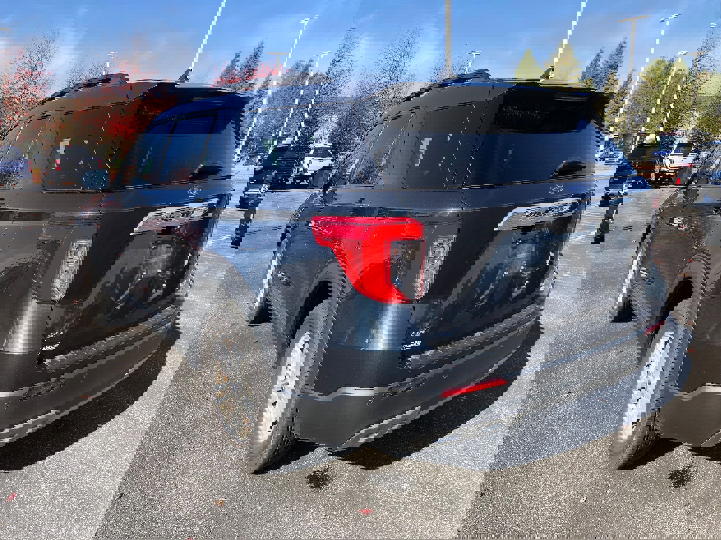 Certified 2022 Ford Explorer XLT w/ Equipment Group 202A image 5