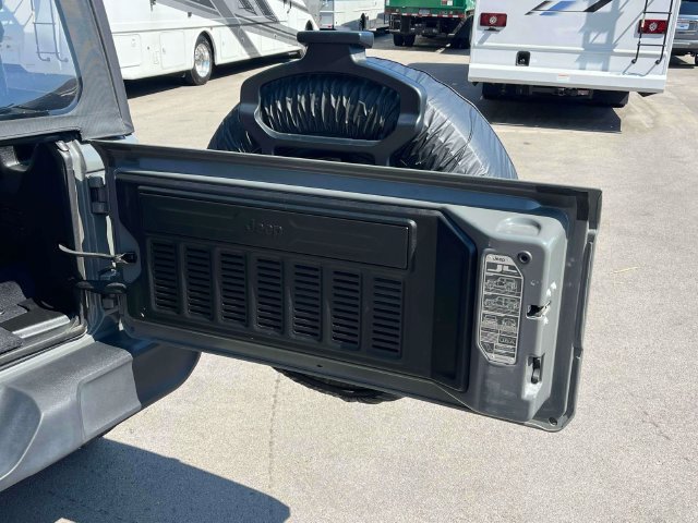 Used 2020 Jeep Wrangler Sport AWD/4WD image 16