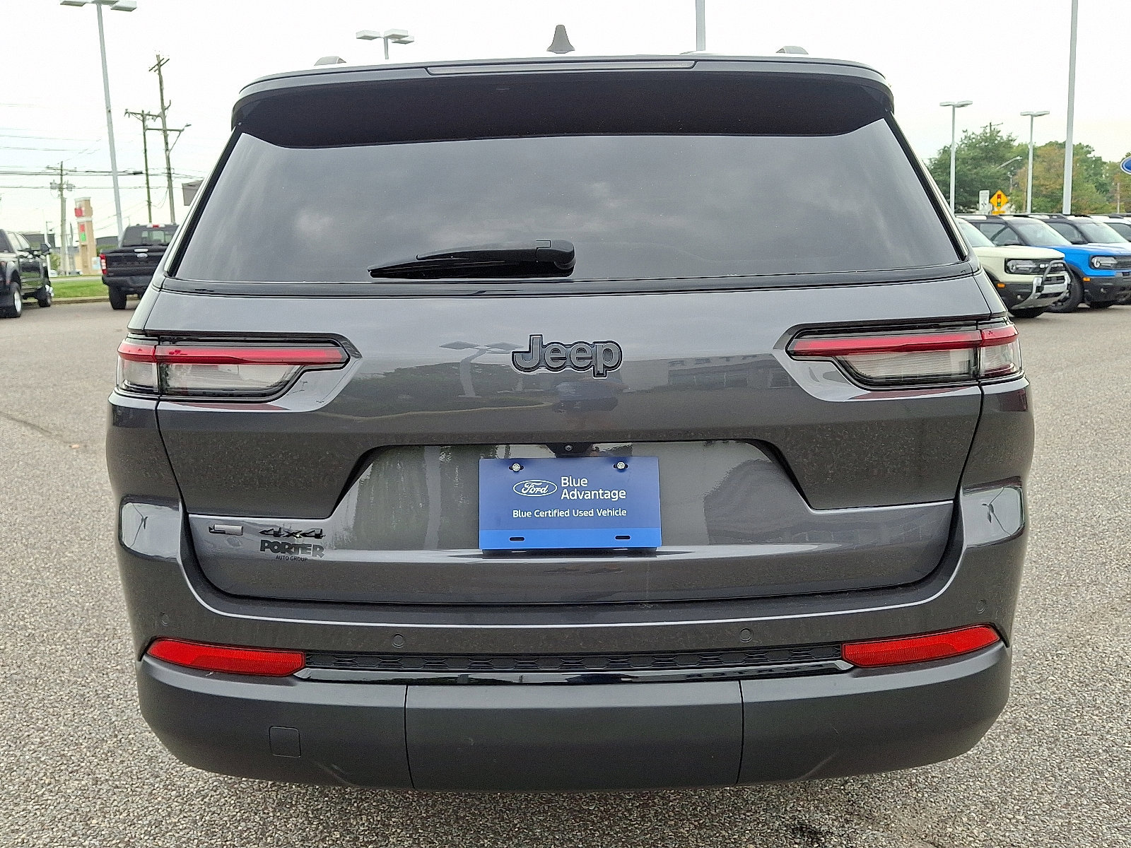 Used 2023 Jeep Grand Cherokee L Laredo image 6