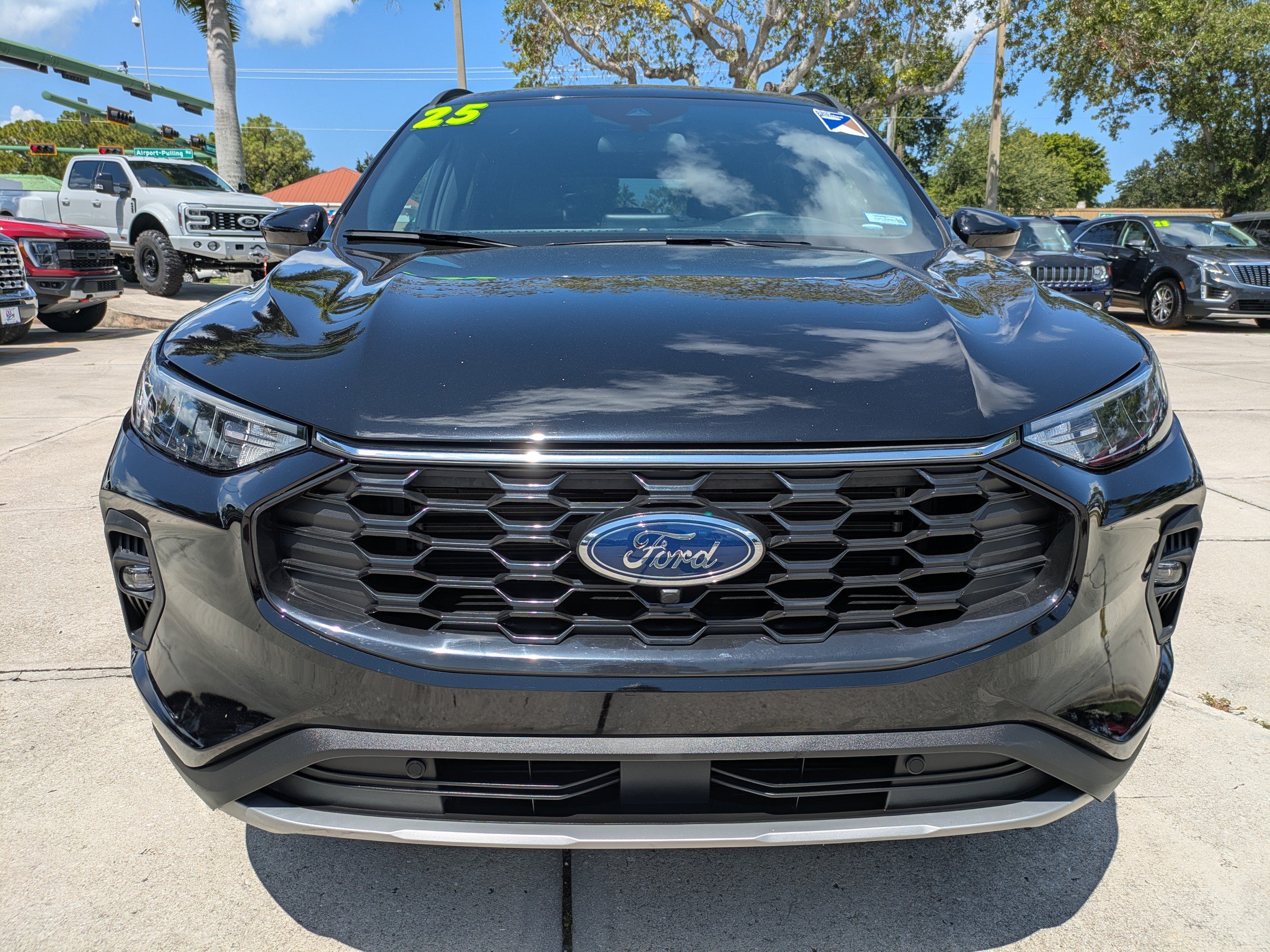 Certified 2025 Ford Escape ST-Line Select AWD/4WD image 8