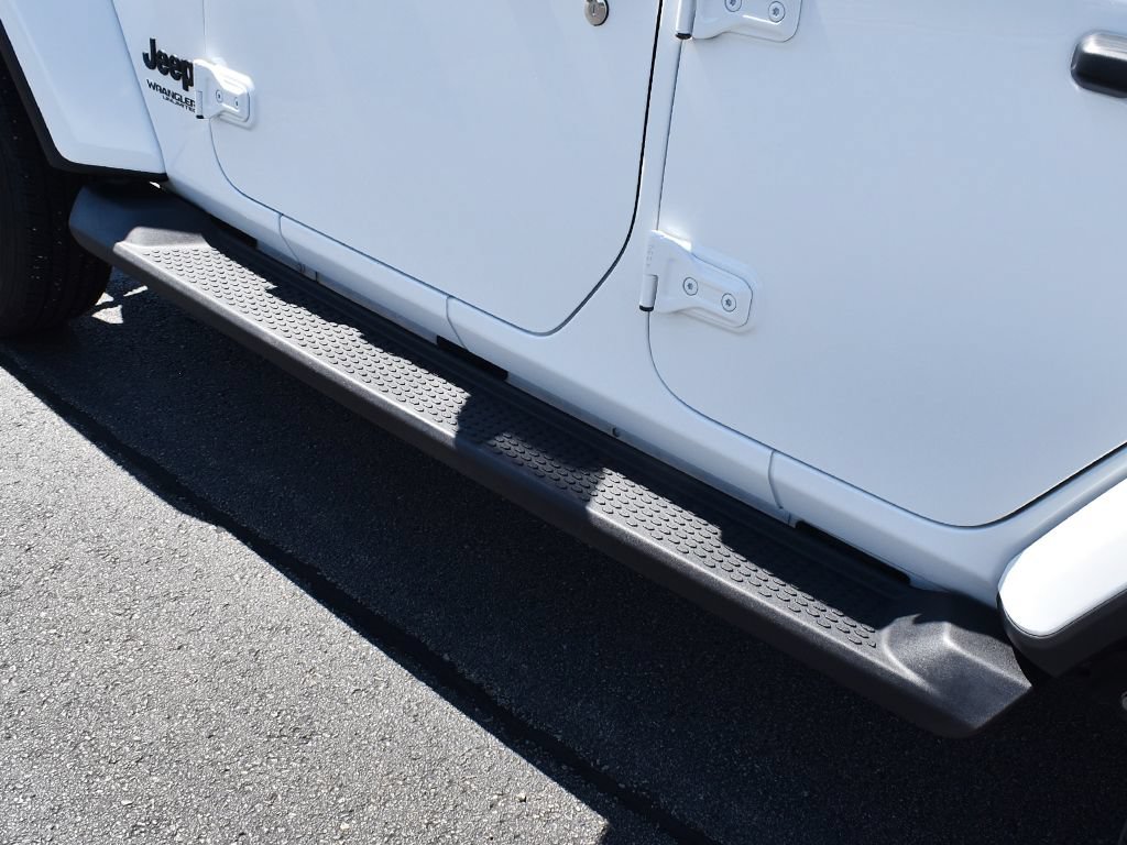 Used 2020 Jeep Wrangler Unlimited Sahara AWD/4WD image 16