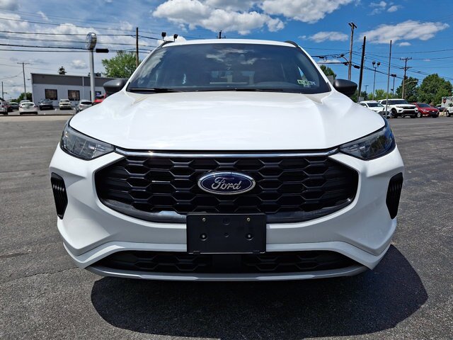 Certified 2023 Ford Escape ST-Line w/ Tech Pack #1 AWD/4WD image 2