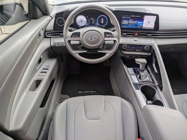 Used 2023 Hyundai Elantra SEL w/ Convenience Package image 13