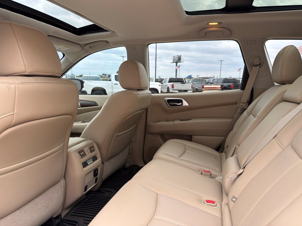 Used 2017 Nissan Pathfinder Platinum AWD/4WD image 34
