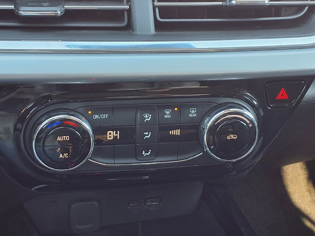 Used 2025 Chevrolet Trax LT FWD image 21