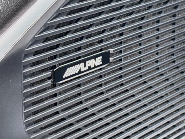 Used 2024 Jeep Wagoneer L Series II AWD/4WD image 19
