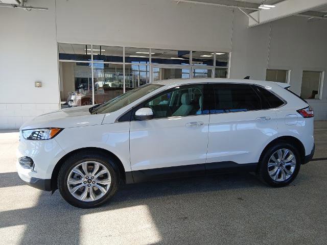 Certified 2023 Ford Edge Titanium image 2