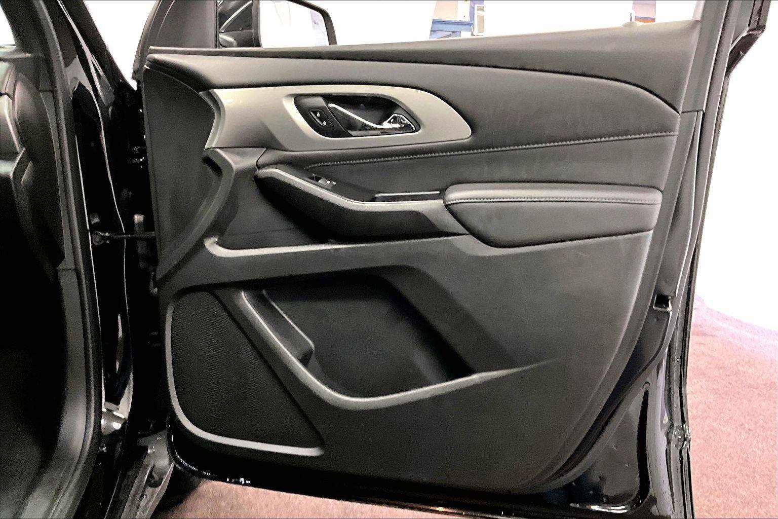 Used 2022 Chevrolet Traverse LT w/ LPO, Cargo Package image 23