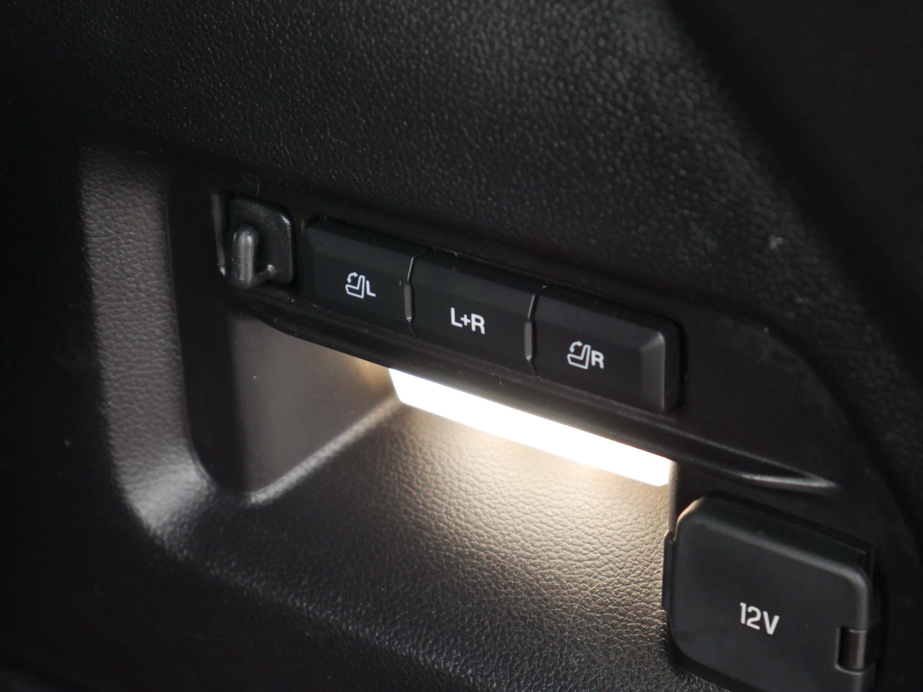 Certified 2021 Ford Explorer Platinum image 28