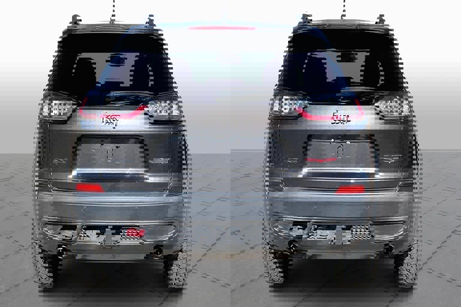 Used 2019 Jeep Cherokee Trailhawk w/ Cold Weather Group image 4