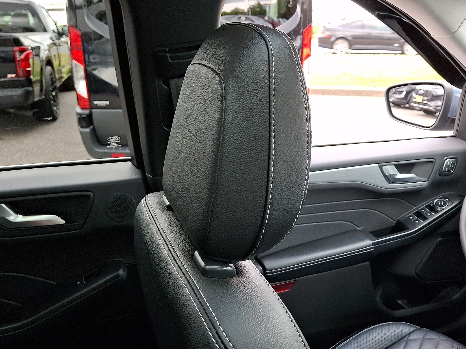 Certified 2023 Ford Escape SE w/ PHEV Premium Package FWD image 13