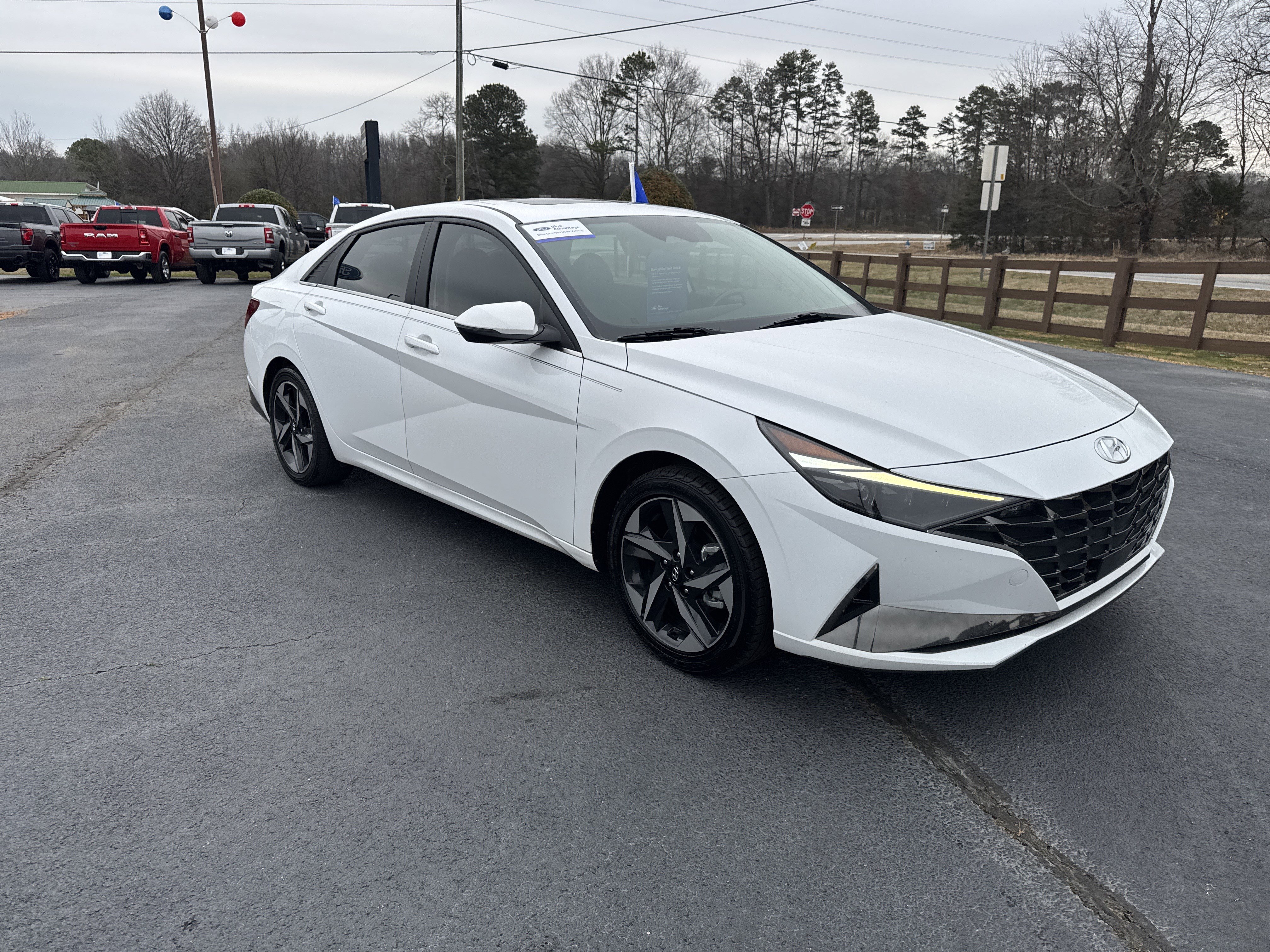 Used 2023 Hyundai Elantra Limited w/ Cargo Package image 4