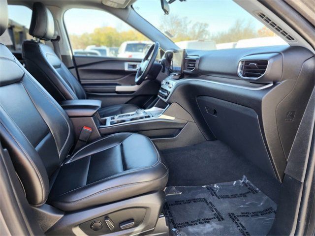 Certified 2022 Ford Explorer XLT w/ Equipment Group 202A image 11